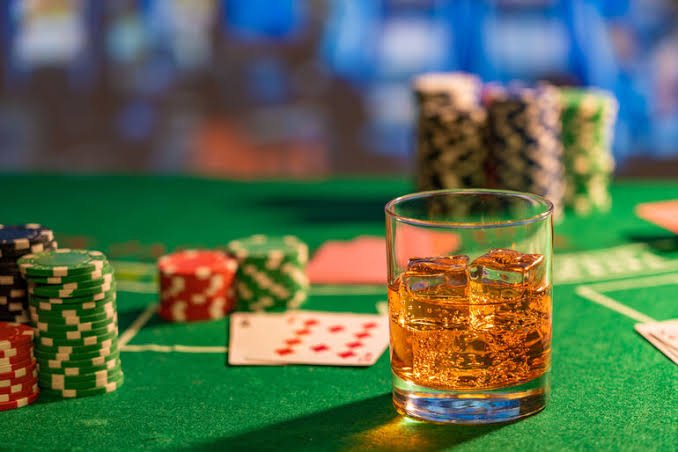 How Casinos, Hotels, And Entertainment Venues Price Drinks Differently
